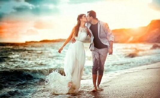 femeie și bărbat îndrăgostiți de penisul mărit