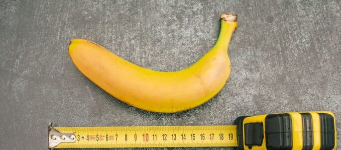 măsurarea penisului folosind o banană ca exemplu